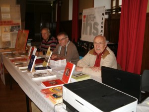 Les auteurs au stand de l'IHS